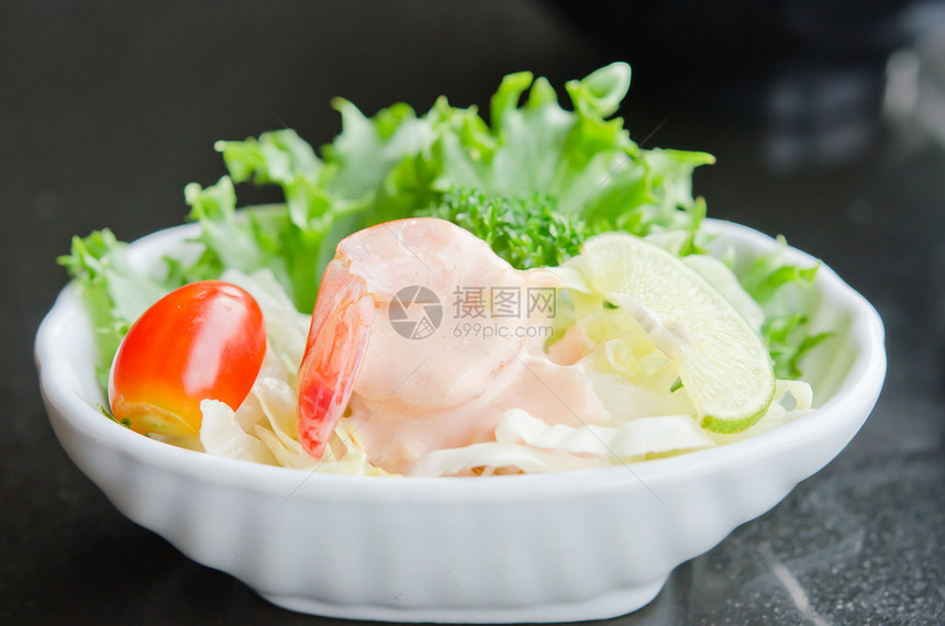 蔬菜沙拉加虾图片