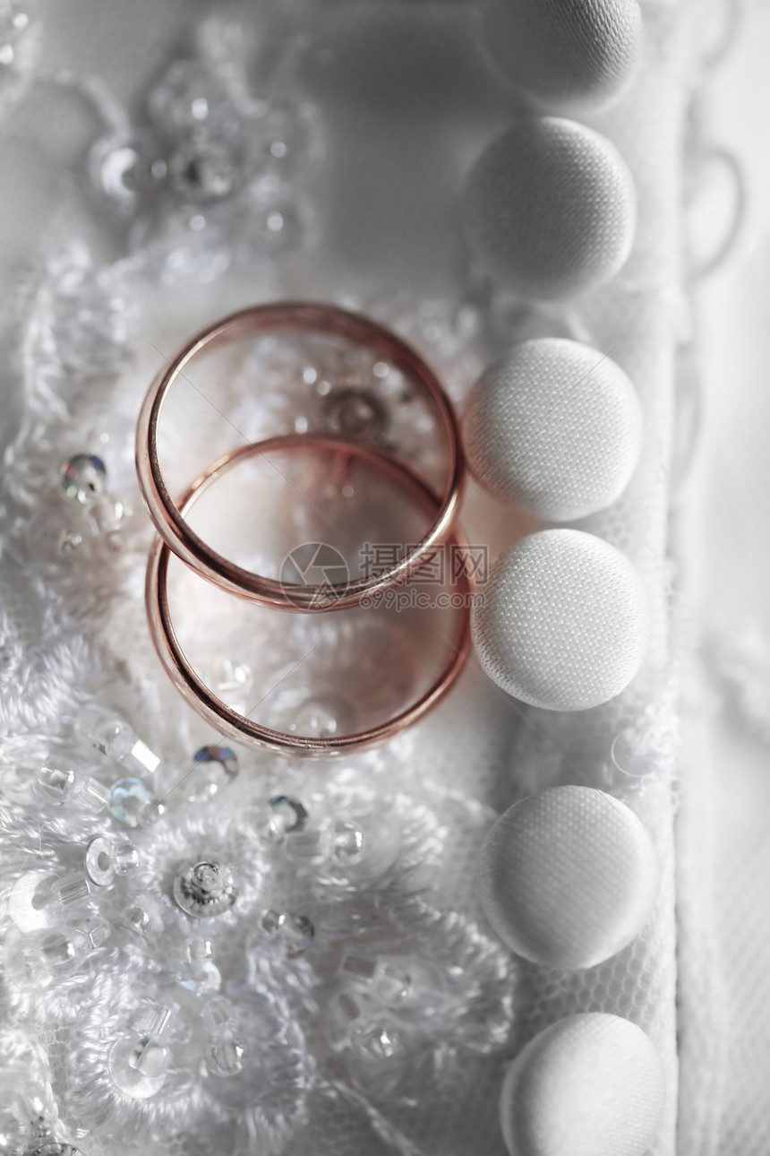 结婚戒指按钮蕾丝白色金子婚礼派对奢华配饰图片