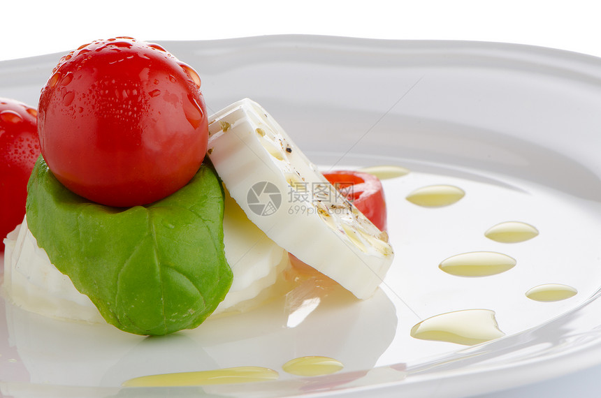 新鲜沙拉红色胡椒奶制品山羊美食盘子草本植物营养叶子香蒜图片