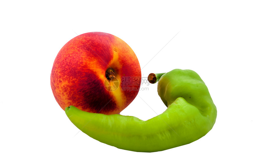 桃和辣椒黄色食物红色圆形胡椒白色绿色图片