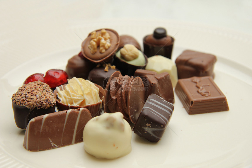 比利时普拉林斯巧克力团体坚果收藏可可白色水果礼物装饰棕色图片