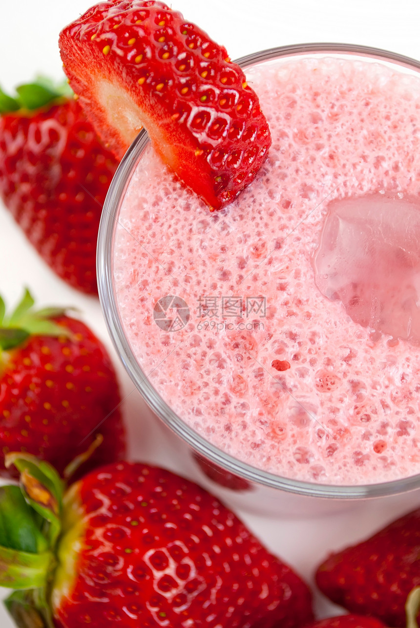 草莓冰淇淋甜点薄荷小吃液体早餐水果酸奶玻璃牛奶饮食图片
