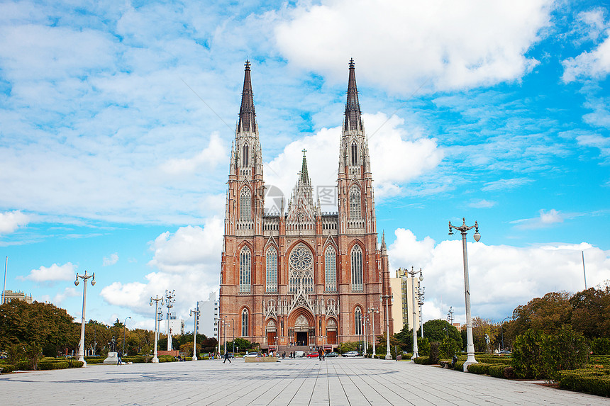 阿根廷拉普拉塔市的大教堂 阿根廷旅行旅游教堂天空建筑学灵魂上帝文化红色教会图片