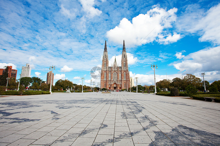 阿根廷拉普拉塔市的大教堂 阿根廷旅游旅行灵魂教会建筑学教堂雕像宗教红色文化图片