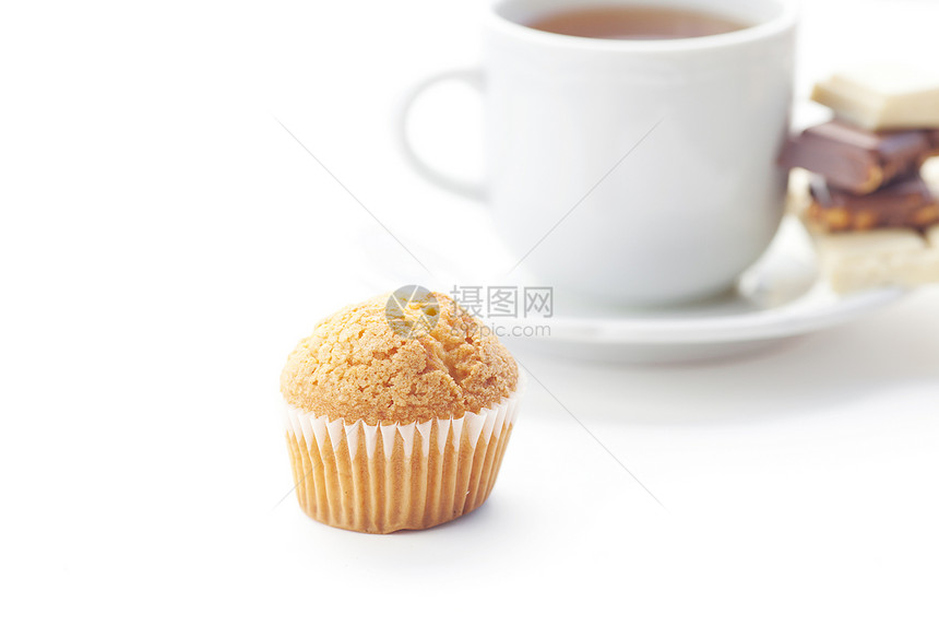 巧克力 茶叶和松饼 在白色上隔绝生活牛奶文化糕点风格面包美食小吃装饰杯子图片