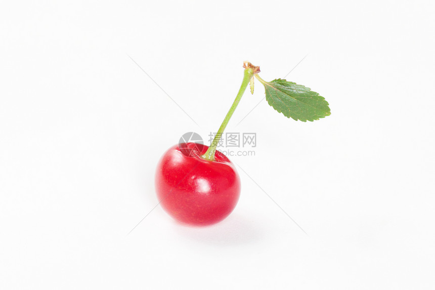 白底有绿叶的樱桃红色水果工作室绿色美食甜点食物宏观白色图片