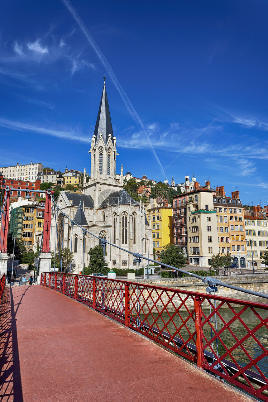 里昂市有著名的红帆桥图片