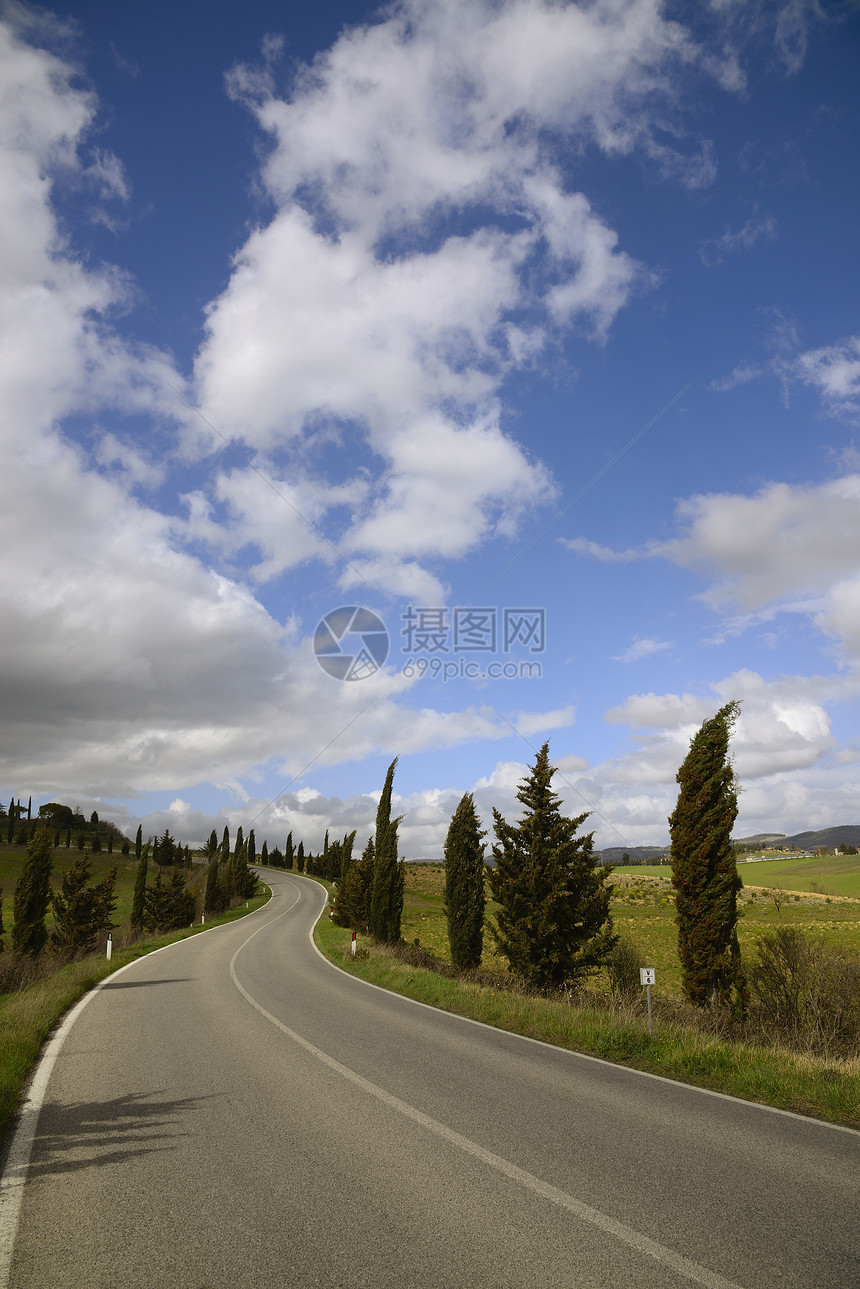 开放道路旅游森林运输天空曲线公园旅行地平线沥青孤独图片