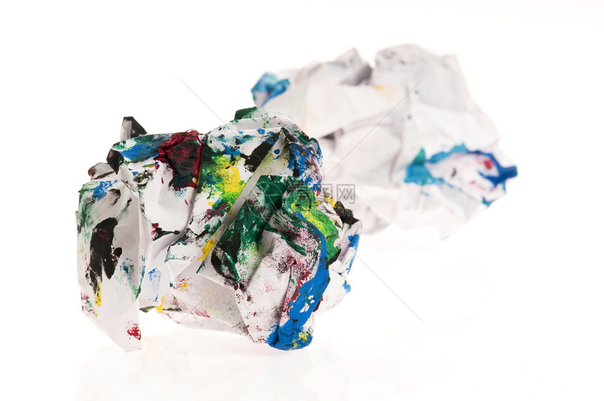 被白纸隔绝的碎纸艺术折痕垃圾白色文档回收废料绘画图片