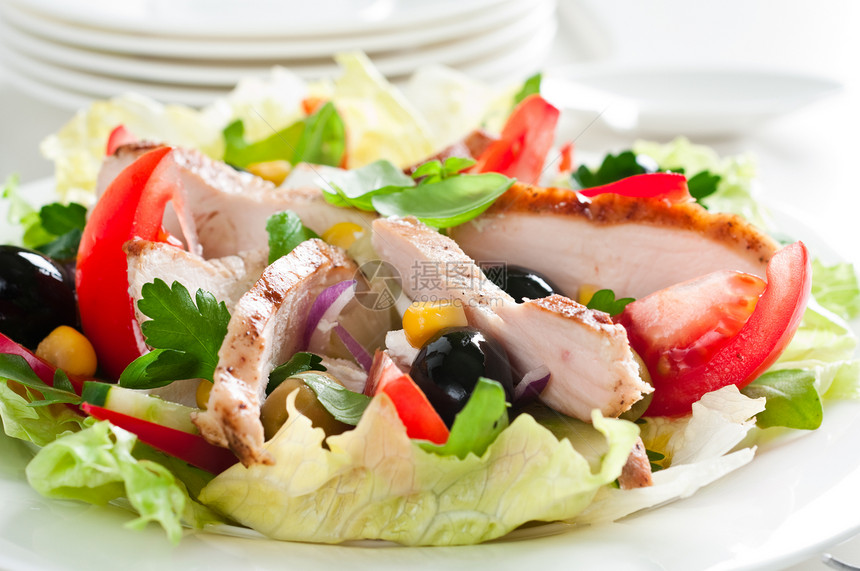 鸡肉沙拉午餐选择性食物美食焦点水平宏观蔬菜香菜白色图片