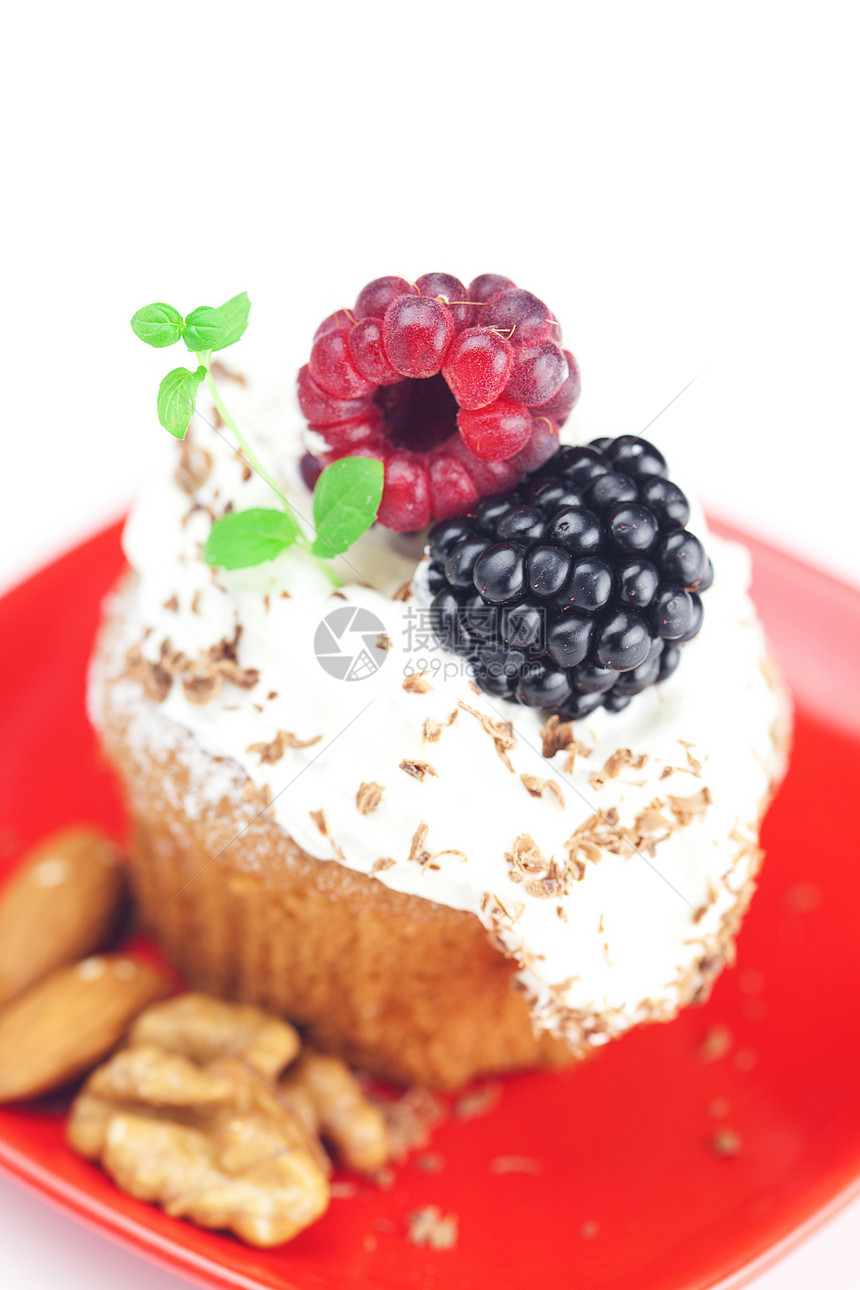 松饼加奶油 薄荷奶油 草莓 黑莓和核小雨食物飞碟浆果巧克力盘子甜点早餐蓝色小吃图片