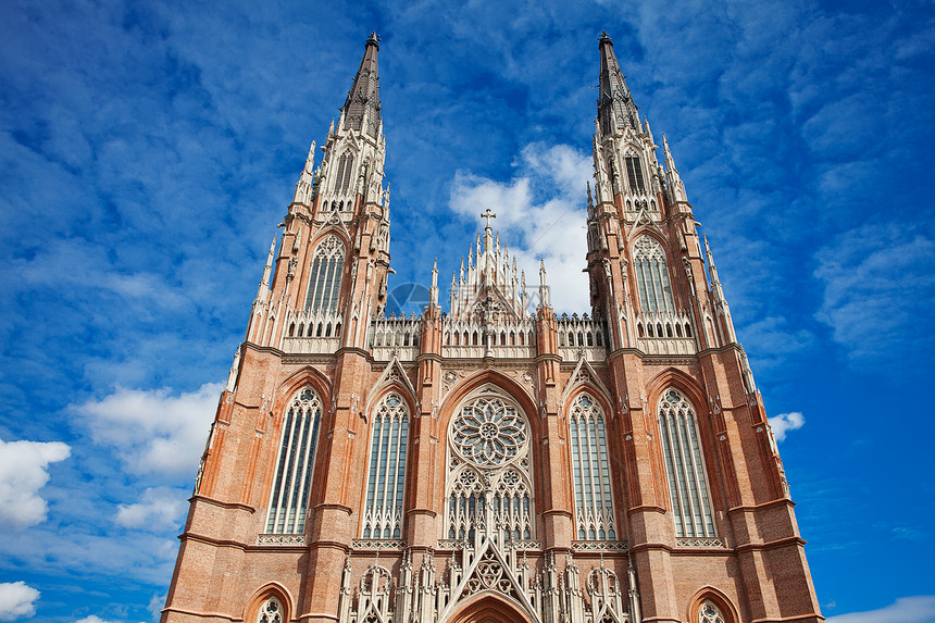 阿根廷拉普拉塔市的大教堂 阿根廷宗教文化旅行红色建筑学旅游上帝灵魂天空教堂图片