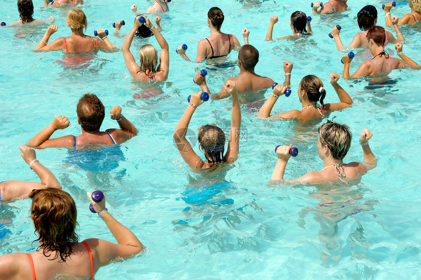 游泳池有氧蓝色娱乐游泳者水池训练闲暇力量游泳衣女孩比基尼图片