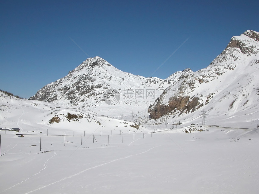 伯尔尼纳全景场景运动山脉滑雪冰川发动机图片