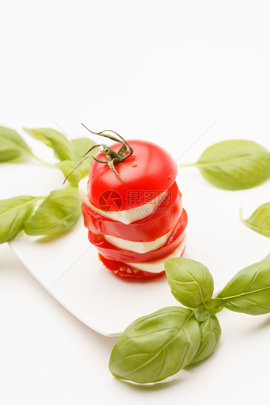 番茄和莫扎里切片 配有叶食物蔬菜小吃沙拉营养产品美食绿色红色饮食图片