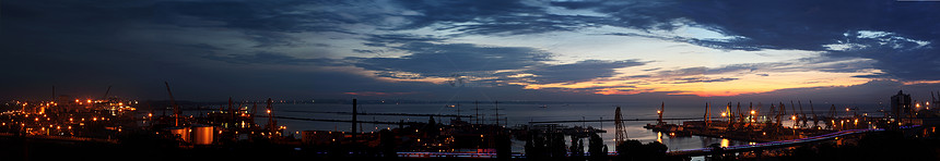 乌克兰敖德萨港的日出帆船码头游艇橙子太阳娱乐旅行运输港口货物图片