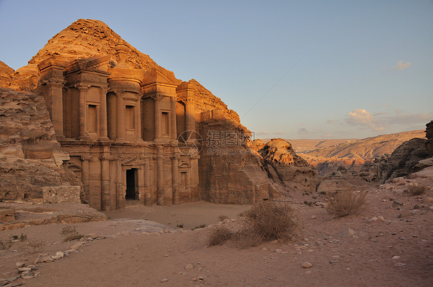 El Deir修道院历史旅游沙漠寺庙哺乳动物文化建筑石头假期动物图片