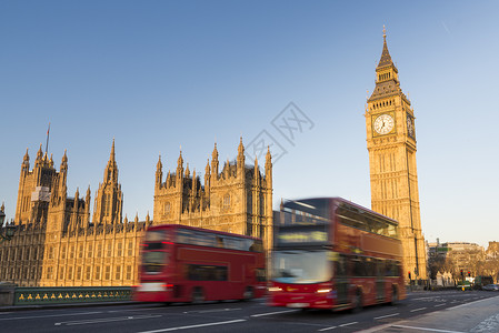 伦敦国会大厦大班和红巴士背景