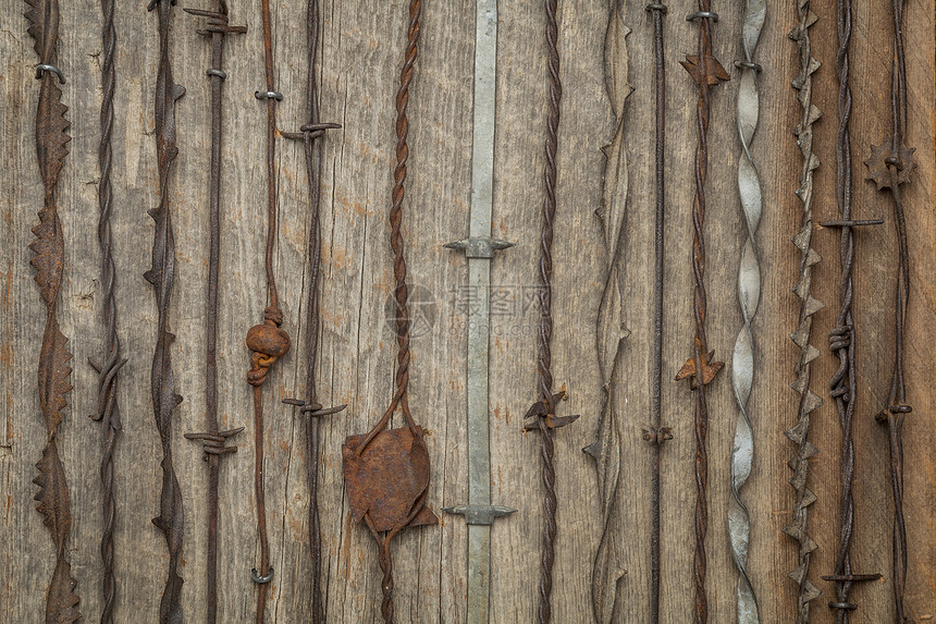 旧有刺铁丝网铁丝网收藏乡村木头金属图片