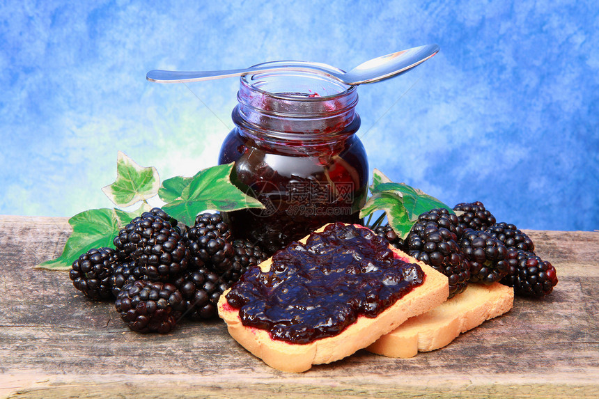 甜甜黑莓果酱食物玻璃厨房水果覆盆子早餐小吃饮食环境浆果图片