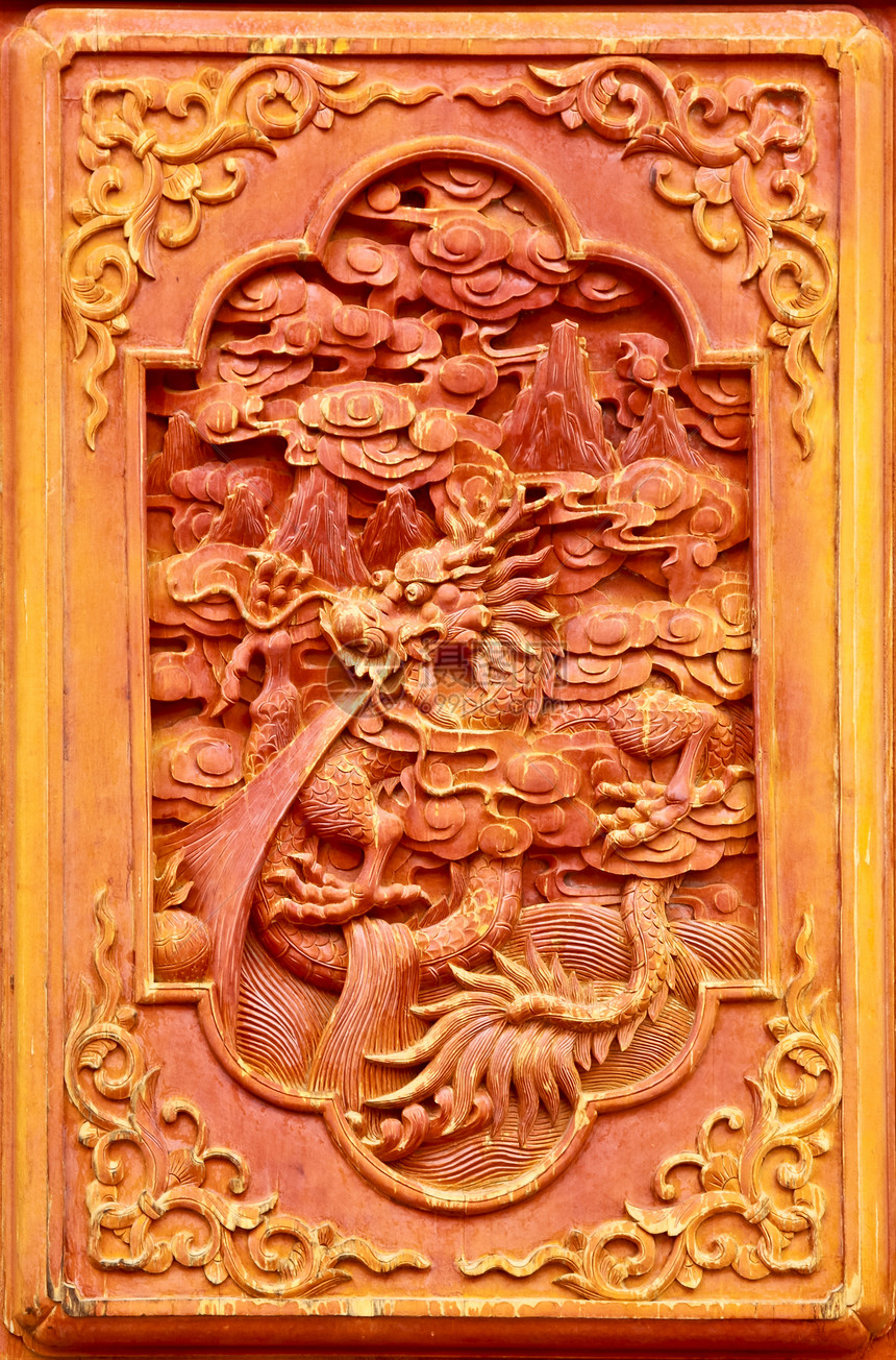 木门上的神龙设计八字建筑学道观历史雕塑工艺木头雕像十二生肖信仰图片