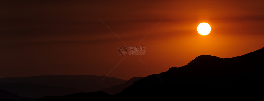 山上有许多多彩的山岳山脉红色沿海热带活力天空黄色风景日落异国图片