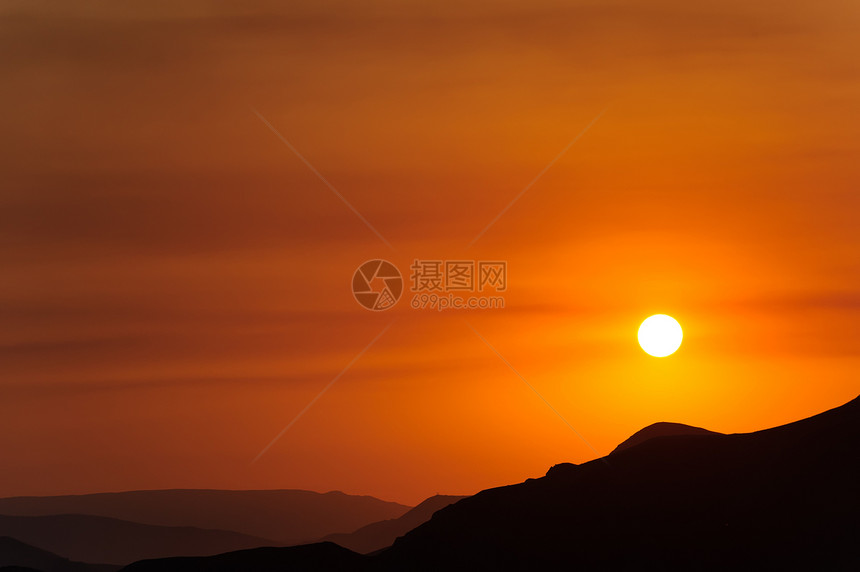 山上有许多多彩的山岳水平假期沿海日落太阳情调异国戏剧性山脉旅行图片