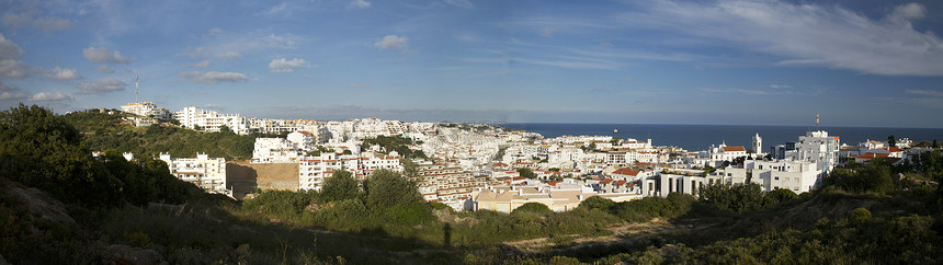 阿尔布费伊拉市爬坡城市绿色假期植被白色建筑旅游蓝色全景图片