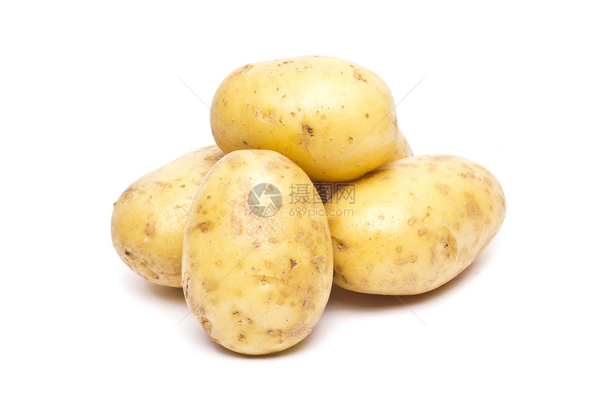 白色背景的孤立新土豆贴近图片