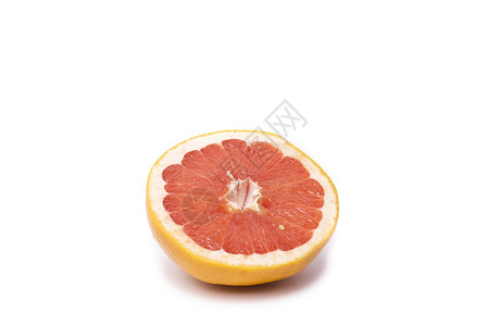 半个葡萄柚白背景上分离的葡萄油切片剪裁食品红色减肥饮食活力葡萄柚食物水果白色背景