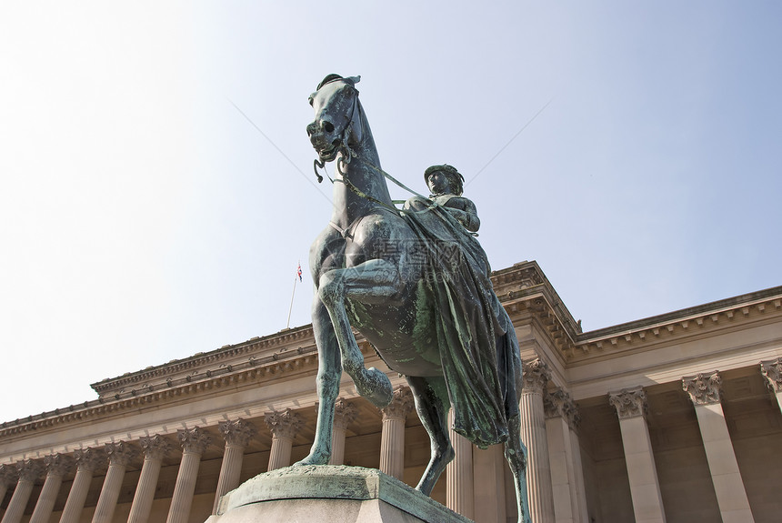 维多利亚王后女神像纪念碑青铜王国动物天空君主版税历史性地标帝国图片