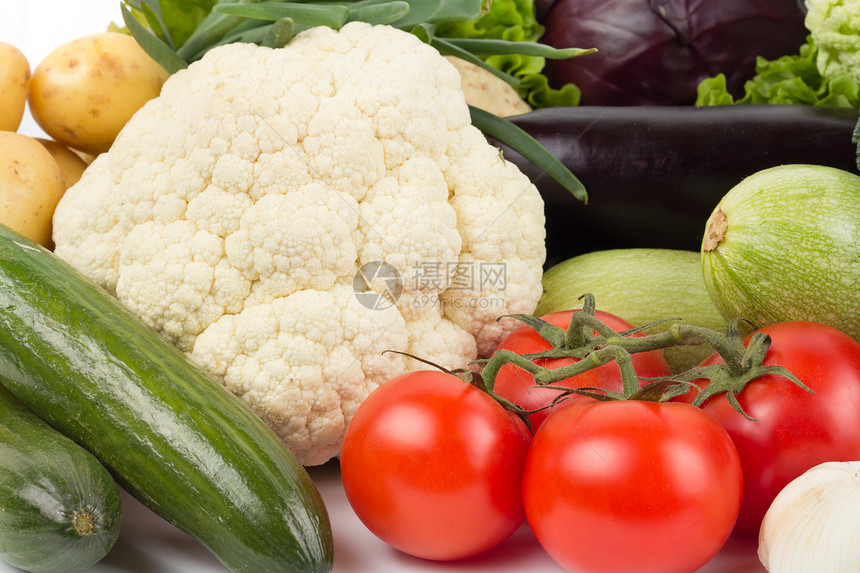 白色背景的新鲜蔬菜 白底洋葱饮食叶子香料韭菜木头辣椒草本植物芳香烹饪图片