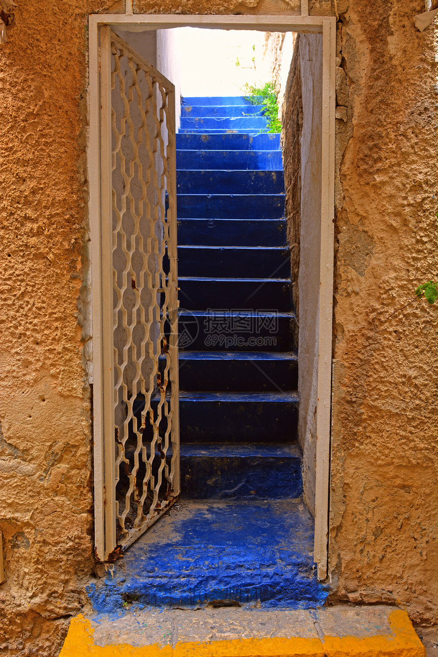 打开门遗产石头楼梯圣地蓝色金属雅法旅行路面网格图片