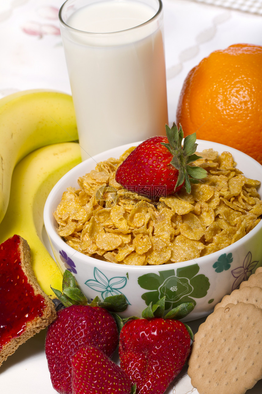 有水果和牛奶的麦杯面包玻璃维生素营养橙子食物纤维饼干谷物玉米图片