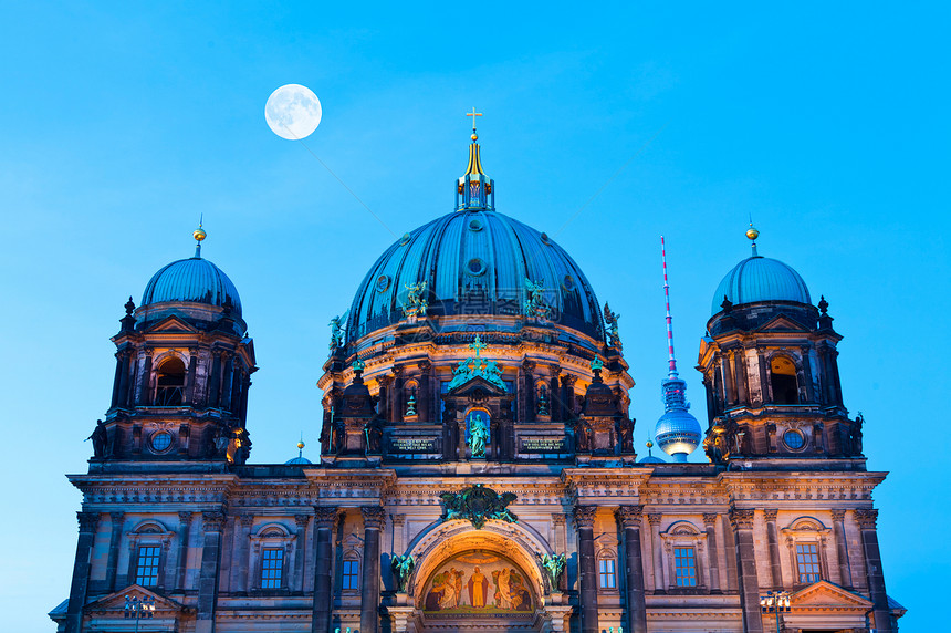 德国柏林月亮月光蓝色照明电视遗产天空时光景观历史图片