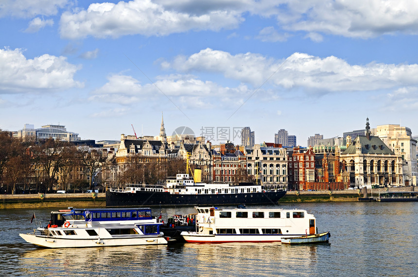 来自泰晤士河的伦敦天际建筑物游览巡航旅行景观历史性蓝色历史王国地标图片