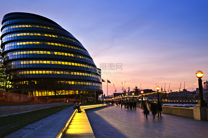 晚上伦敦市政厅城市地标行人日落景观英语吸引力天际旅游旅行图片
