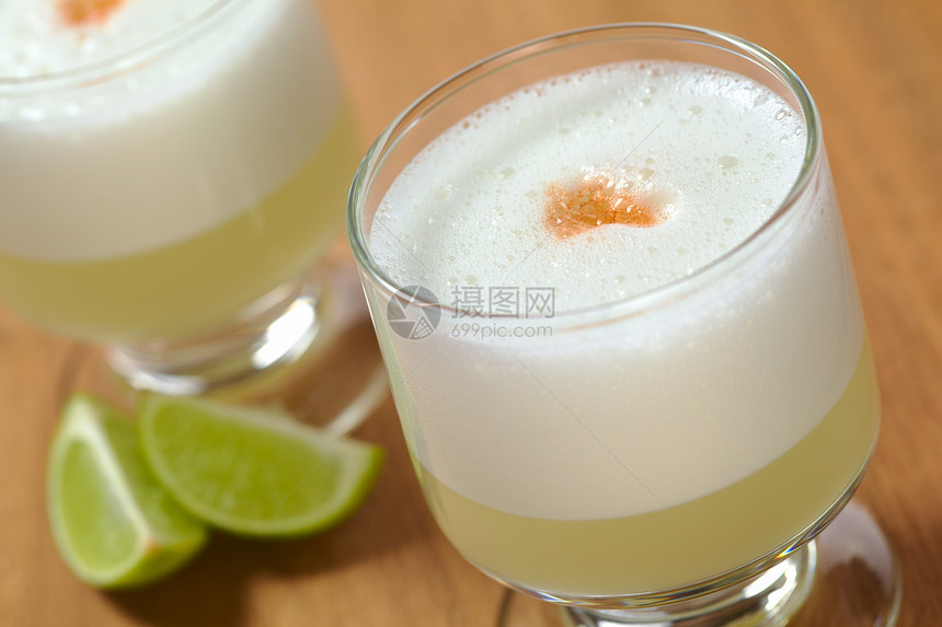 秘鲁鸡尾酒 叫Pisco Sour食物泡沫酒精饮料水果照片水平果汁玻璃图片