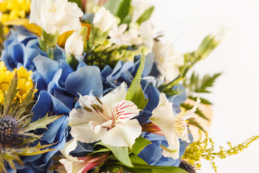 漂亮的鲜花植物群百合兰花花瓶订婚蓝色叶子花瓣母亲礼物图片