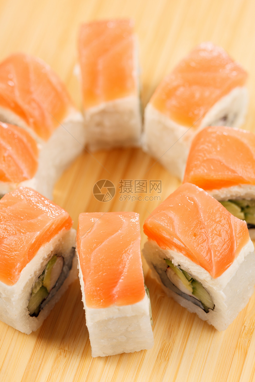 Maki 寿司海鲜小吃黄瓜美味美食午餐海藻食物奶油叶子图片