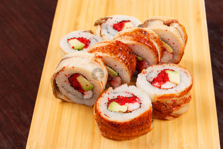寿司加鳗鱼蔬菜烹饪桌子饮食餐厅团体美食熟食鱼子图片