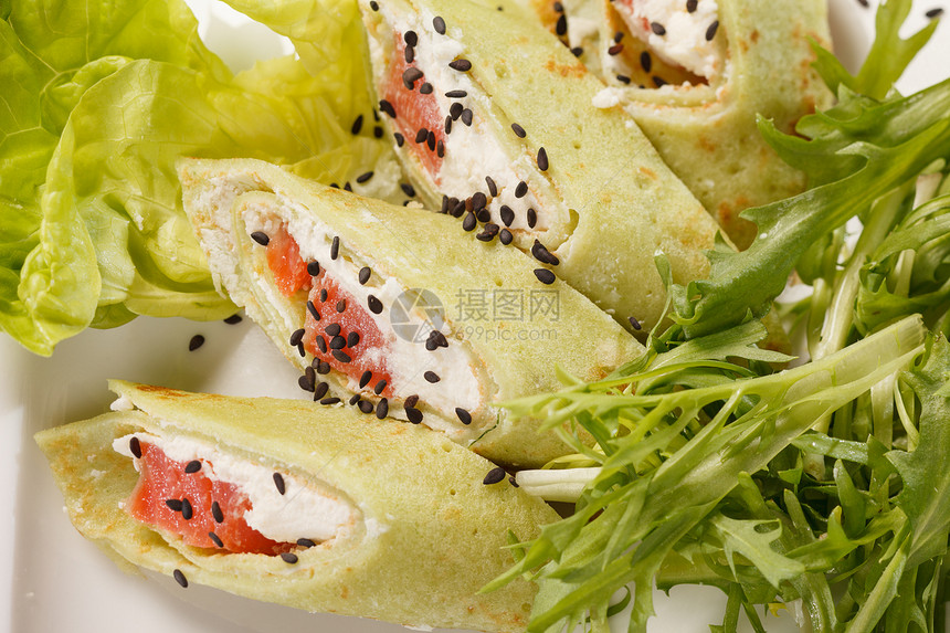 美味的开胃菜 有鲑鱼和奶酪美食香菜沙拉火箭饮食烹饪奶油盘子餐厅寿司图片