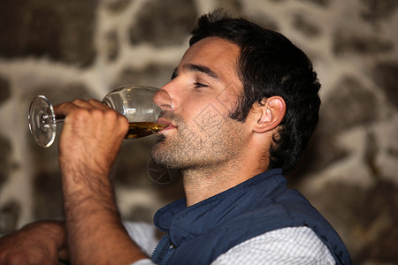 饮酒者果味生产测试白色职业男人玻璃高品质背景图片