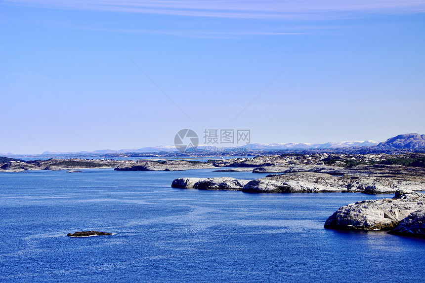 挪威海岸天空山脉蓝色社区珊瑚礁海岸线房屋晴天天气空气图片