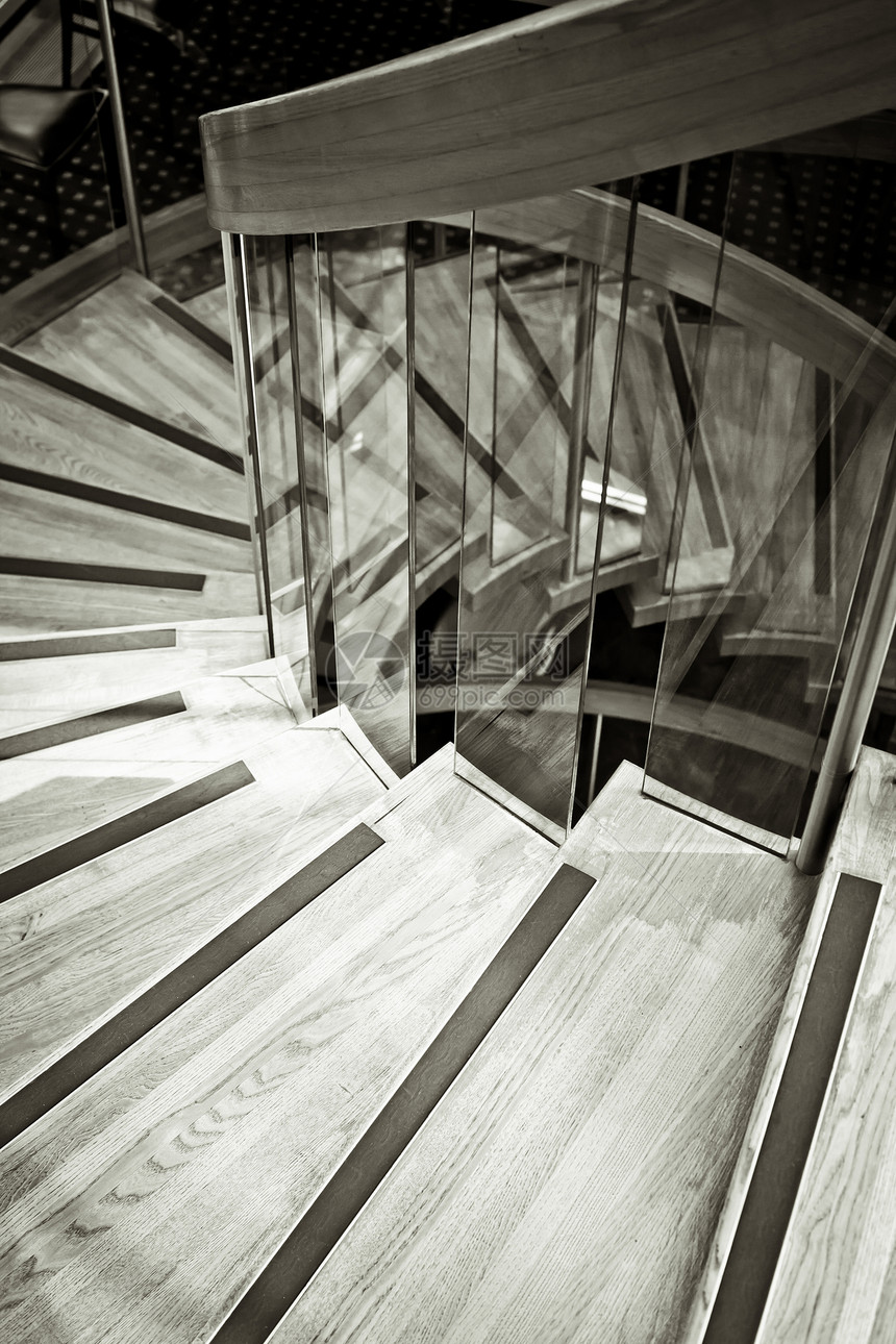 楼梯公寓建筑夹层螺旋进步酒店木材建筑学脚步棕色图片