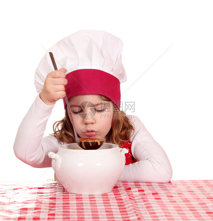 小女孩煮汤的味道图片