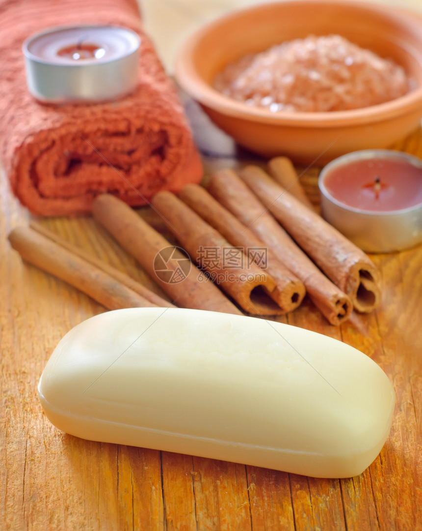 肥皂和盐手工身体化妆品产品温泉卫生毛巾治疗淋浴肉桂图片