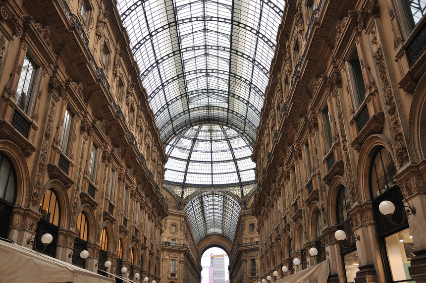 意大利米兰走廊画廊中心购物玻璃游客水平建筑窗户壁画图片