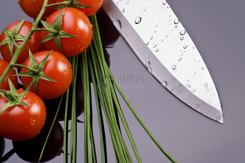 新鲜番茄和刀水滴花园香葱市场收获洋葱茶点营养生产生物图片