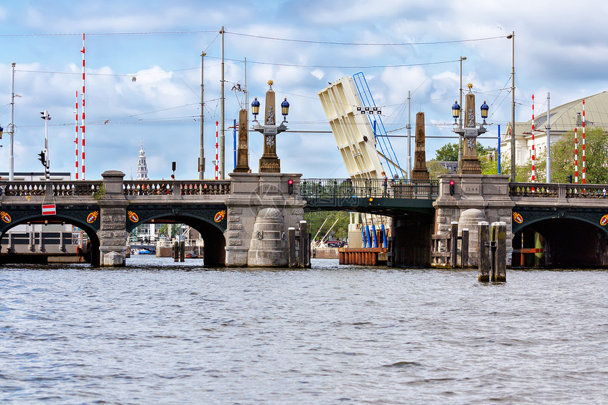 阿姆斯特丹运河上的桥图片